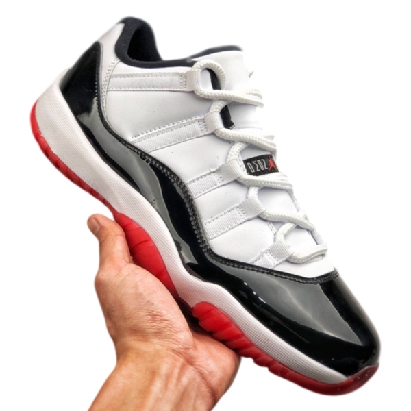 Air Jordan 11 Low Concord Bred
